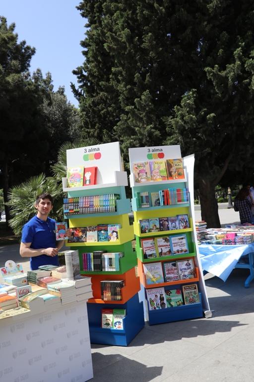 Bakıda kitab sərgi-yarmarkası keçirilib (FOTO)