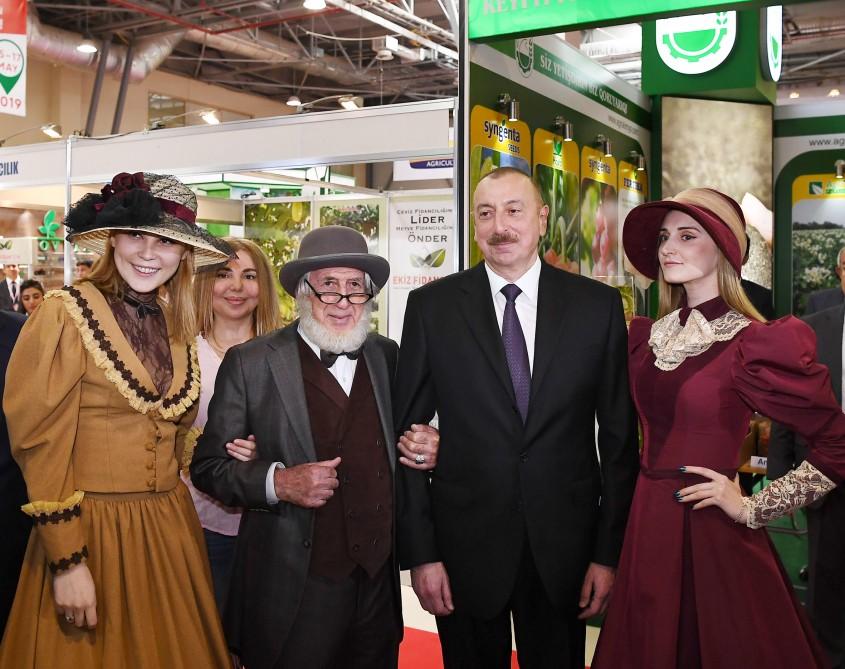 Prezident İlham Əliyev XXIV Azərbaycan Beynəlxalq Qida Sənayesi və XII Azərbaycan Beynəlxalq Kənd Təsərrüfatı sərgiləri ilə tanış olub (YENİLƏNİB -2)