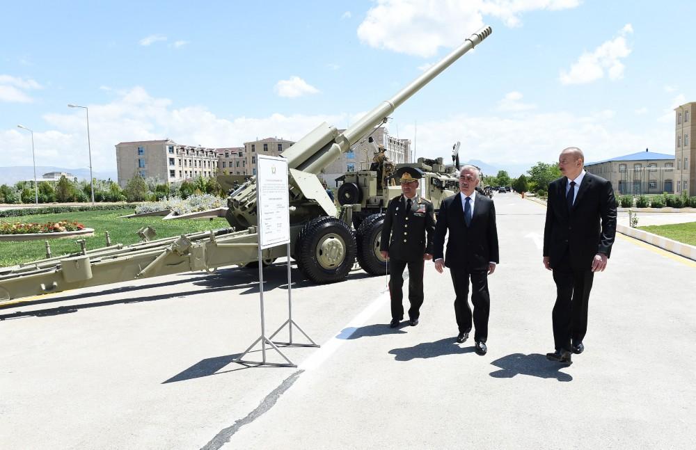 Prezident İlham Əlahiddə Ümumqoşun Ordusunun “N” saylı hərbi hissəsində yaradılan şəraitlə tanış olub (FOTO) (YENİLƏNİB)