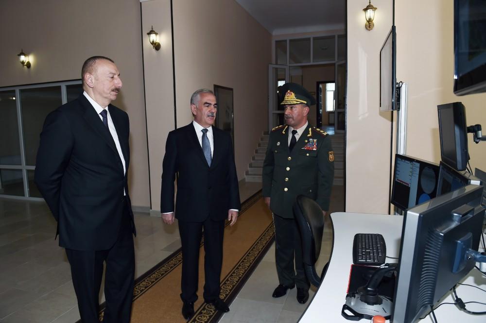 Prezident İlham Əlahiddə Ümumqoşun Ordusunun “N” saylı hərbi hissəsində yaradılan şəraitlə tanış olub (FOTO) (YENİLƏNİB)