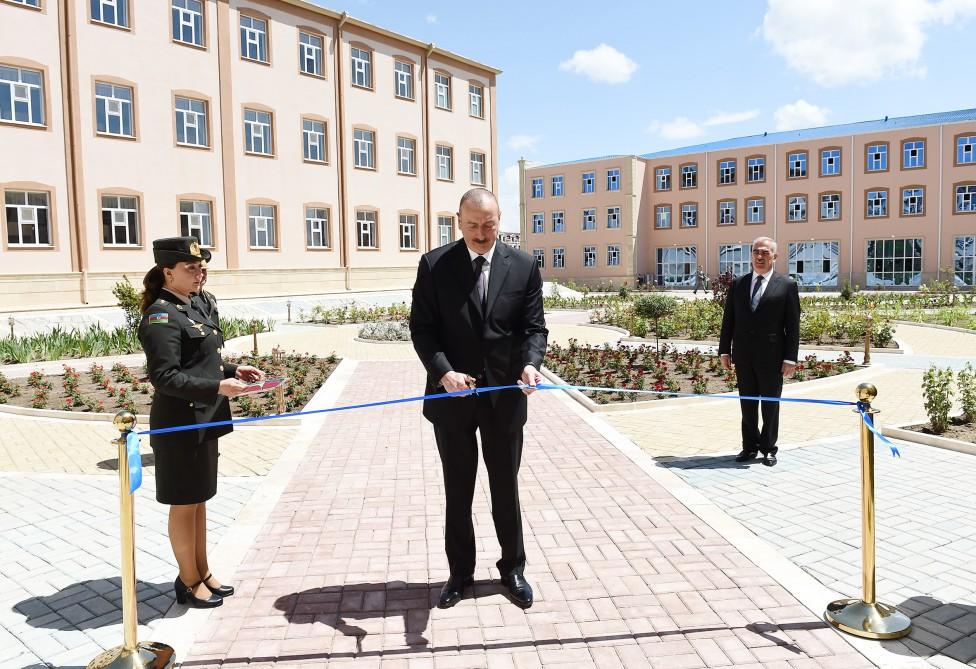 Prezident İlham Əlahiddə Ümumqoşun Ordusunun “N” saylı hərbi hissəsində yaradılan şəraitlə tanış olub (FOTO) (YENİLƏNİB)