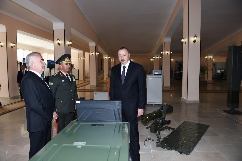 Prezident İlham Əlahiddə Ümumqoşun Ordusunun “N” saylı hərbi hissəsində yaradılan şəraitlə tanış olub (FOTO) (YENİLƏNİB)