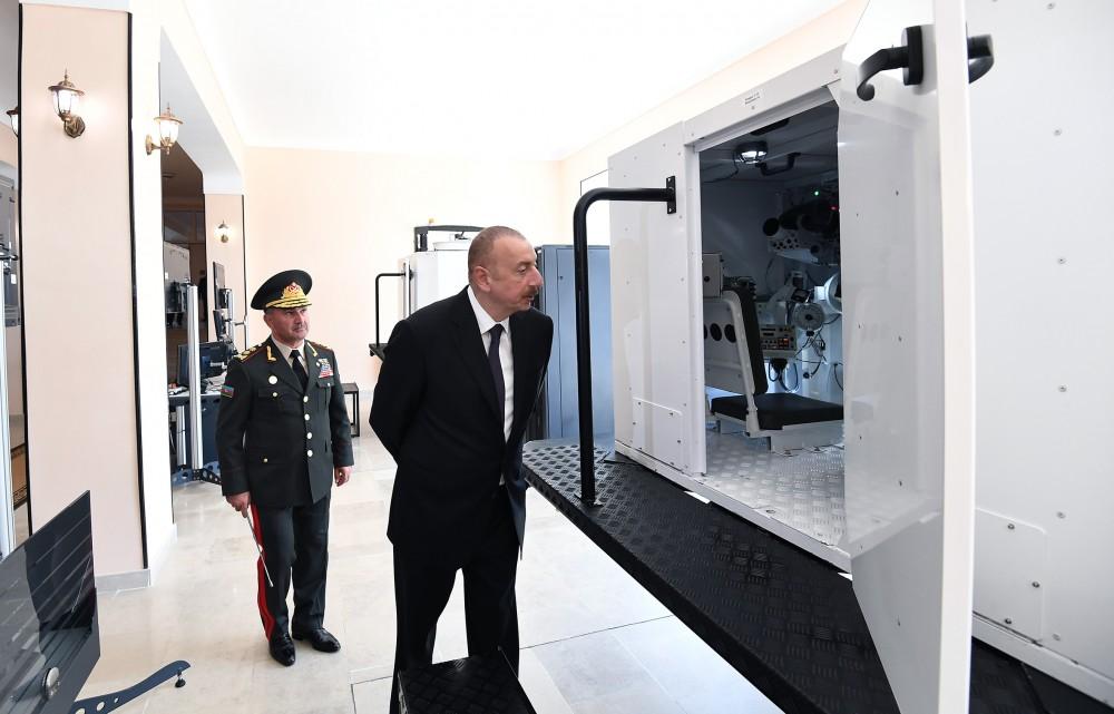 Prezident İlham Əlahiddə Ümumqoşun Ordusunun “N” saylı hərbi hissəsində yaradılan şəraitlə tanış olub (FOTO) (YENİLƏNİB)