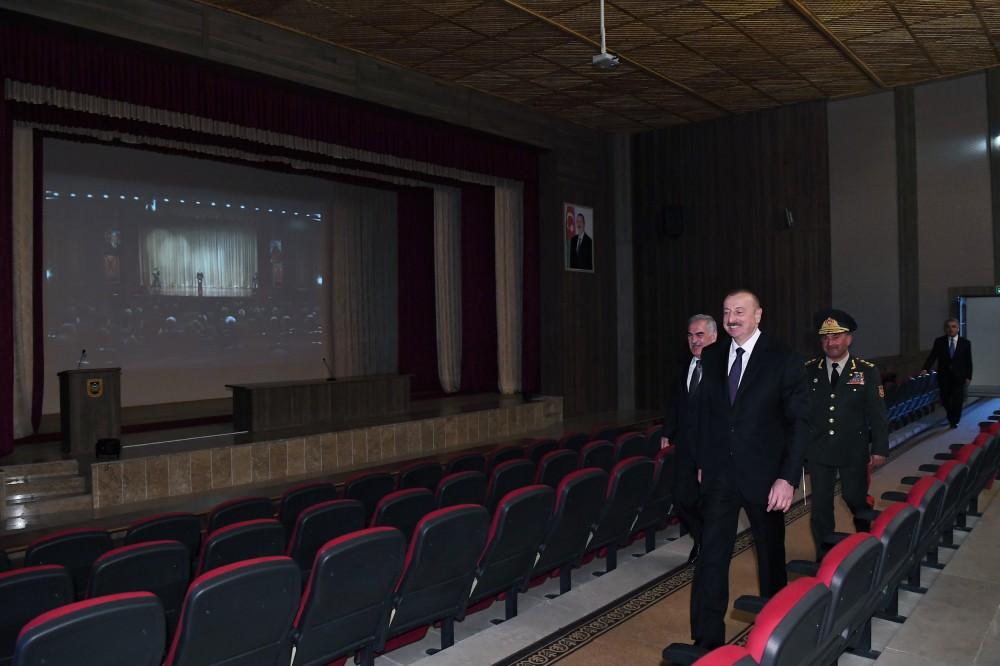 Prezident İlham Əlahiddə Ümumqoşun Ordusunun “N” saylı hərbi hissəsində yaradılan şəraitlə tanış olub (FOTO) (YENİLƏNİB)