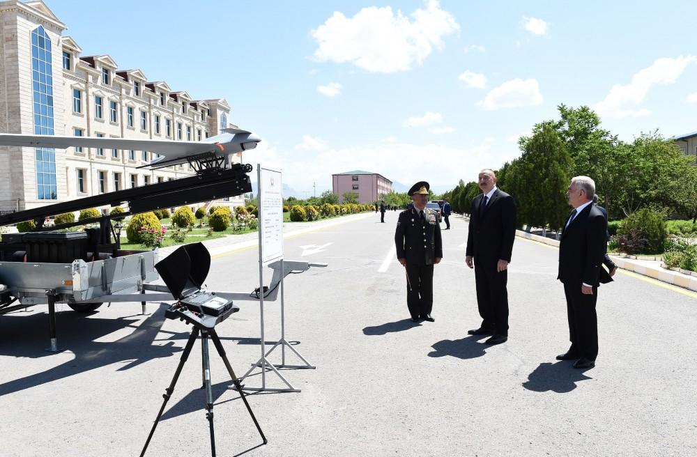 Prezident İlham Əlahiddə Ümumqoşun Ordusunun “N” saylı hərbi hissəsində yaradılan şəraitlə tanış olub (FOTO) (YENİLƏNİB)