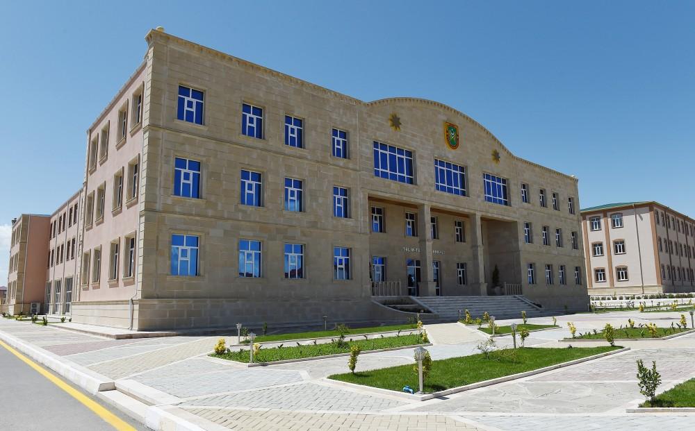 Prezident İlham Əlahiddə Ümumqoşun Ordusunun “N” saylı hərbi hissəsində yaradılan şəraitlə tanış olub (FOTO) (YENİLƏNİB)
