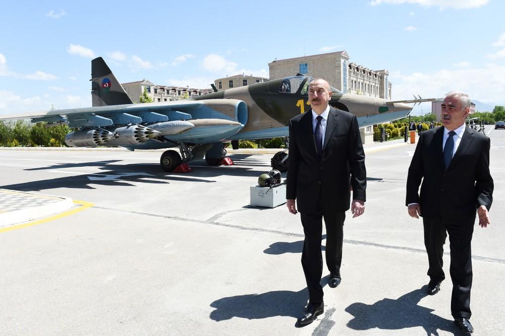 Prezident İlham Əlahiddə Ümumqoşun Ordusunun “N” saylı hərbi hissəsində yaradılan şəraitlə tanış olub (FOTO) (YENİLƏNİB)