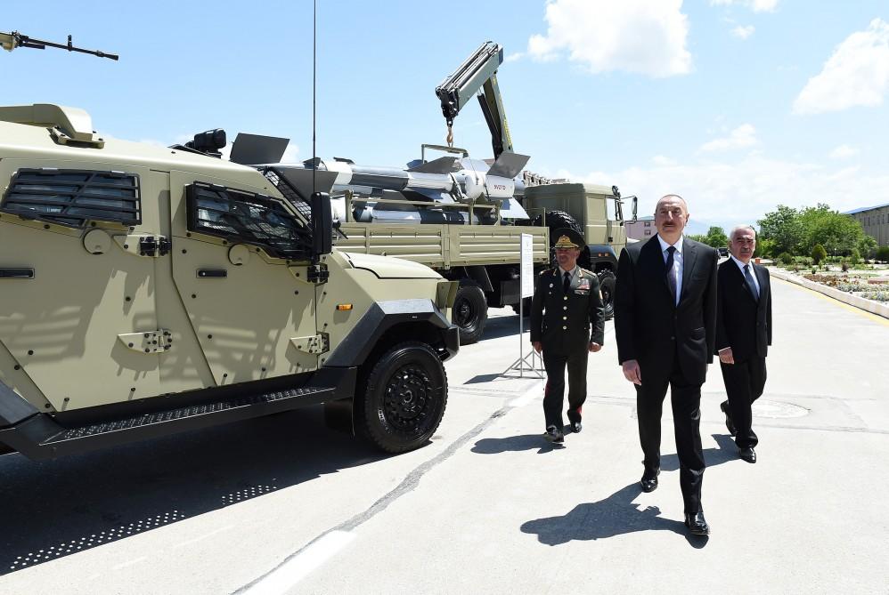 Prezident İlham Əlahiddə Ümumqoşun Ordusunun “N” saylı hərbi hissəsində yaradılan şəraitlə tanış olub (FOTO) (YENİLƏNİB)