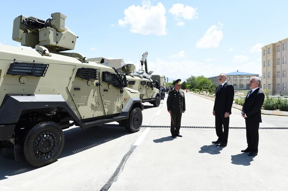 Prezident İlham Əlahiddə Ümumqoşun Ordusunun “N” saylı hərbi hissəsində yaradılan şəraitlə tanış olub (FOTO) (YENİLƏNİB)