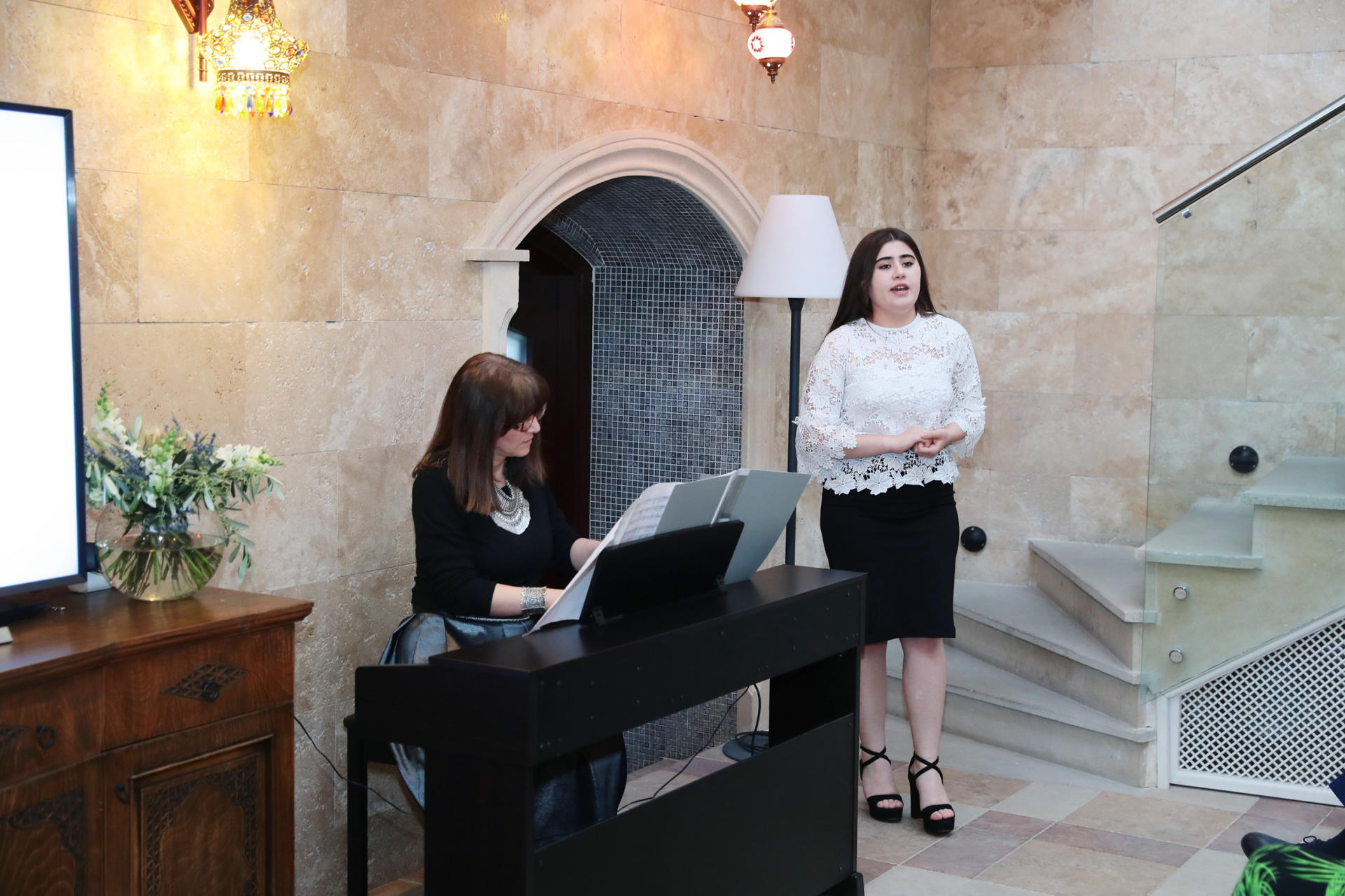 Leyla Əliyeva Ümummilli Lider Heydər Əliyevin 95 illiyinə həsr edilən ədəbi-musiqili mərasimdə iştirak edib (FOTO)