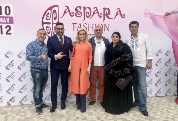 Gülnarə Xəlilova Qazaxıstanda gənc dizaynerlərin işini qiymətləndirib (FOTO)