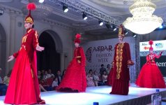 Gülnarə Xəlilova Qazaxıstanda gənc dizaynerlərin işini qiymətləndirib (FOTO)