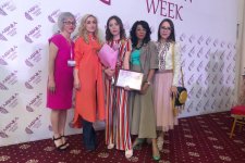 Gülnarə Xəlilova Qazaxıstanda gənc dizaynerlərin işini qiymətləndirib (FOTO)