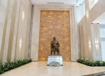 Prezident İlham Əliyev Yeni Azərbaycan Partiyasının yeni inzibati binasının açılışında iştirak edib (FOTO) (YENİLƏNİB)