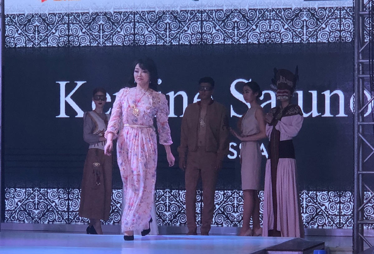Gülnarə Xəlilova Qazaxıstanda gənc dizaynerlərin işini qiymətləndirib (FOTO)