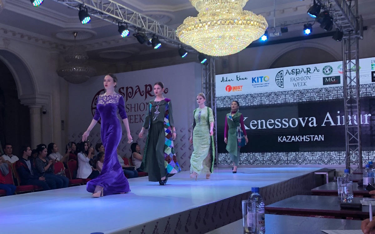 Gülnarə Xəlilova Qazaxıstanda gənc dizaynerlərin işini qiymətləndirib (FOTO)
