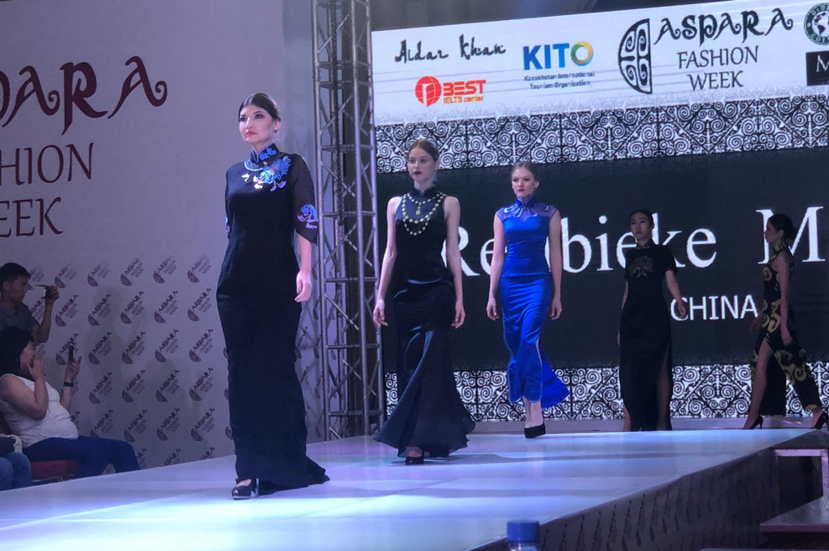 Gülnarə Xəlilova Qazaxıstanda gənc dizaynerlərin işini qiymətləndirib (FOTO)