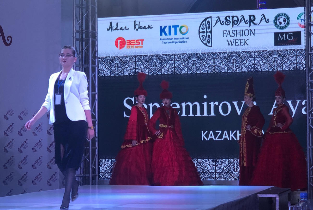 Gülnarə Xəlilova Qazaxıstanda gənc dizaynerlərin işini qiymətləndirib (FOTO)