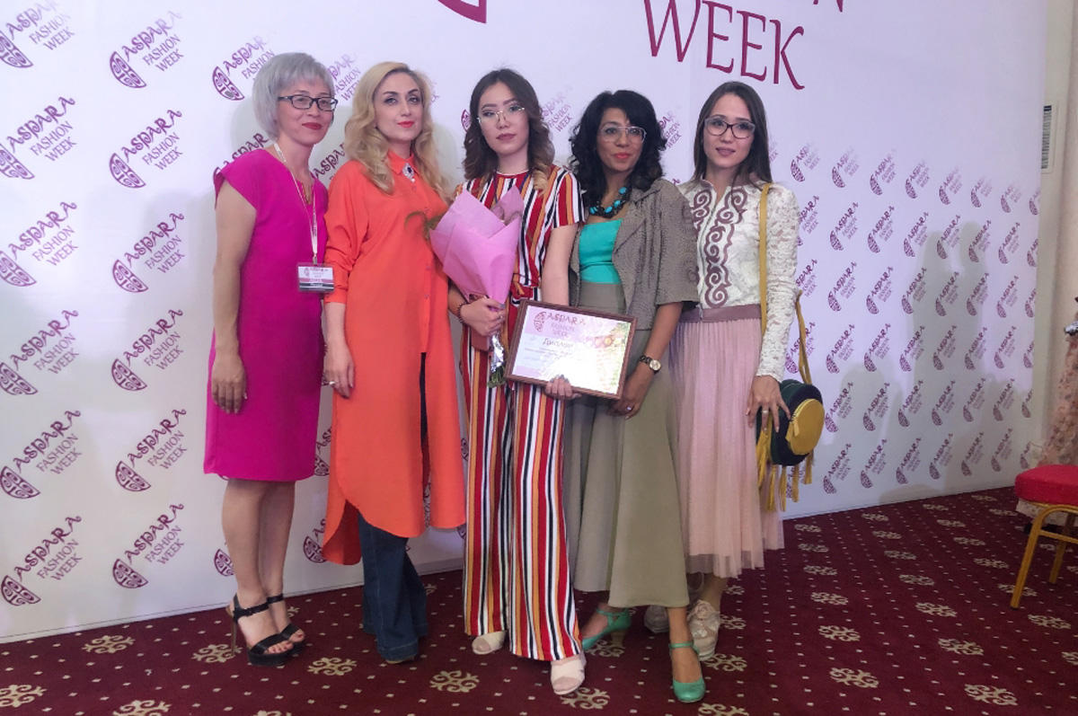 Gülnarə Xəlilova Qazaxıstanda gənc dizaynerlərin işini qiymətləndirib (FOTO)