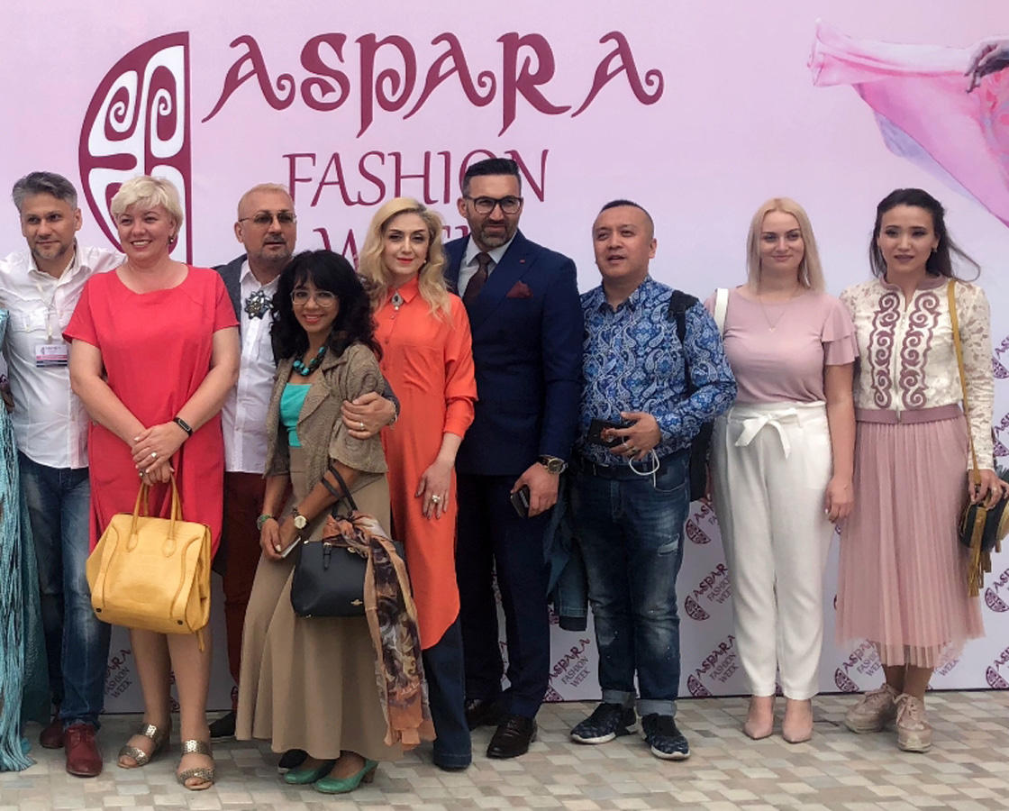 Gülnarə Xəlilova Qazaxıstanda gənc dizaynerlərin işini qiymətləndirib (FOTO)