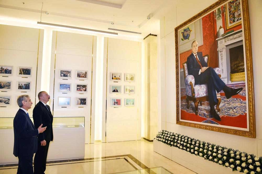 Prezident İlham Əliyev Yeni Azərbaycan Partiyasının yeni inzibati binasının açılışında iştirak edib (FOTO) (YENİLƏNİB)