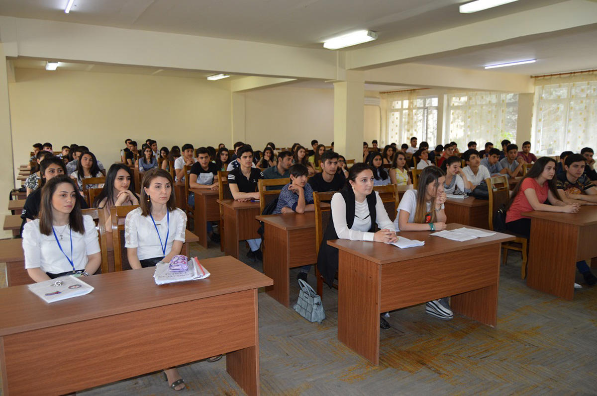 Bilik Fondu gənc tədqiqatçıları sabahın mütəxəssisləri ilə görüşdürüb (FOTO)