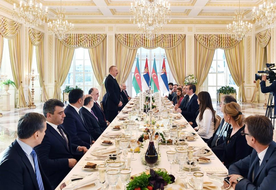 Prezident İlham Əliyevin adından Serbiya Prezidentinin şərəfinə rəsmi ziyafət verilib
