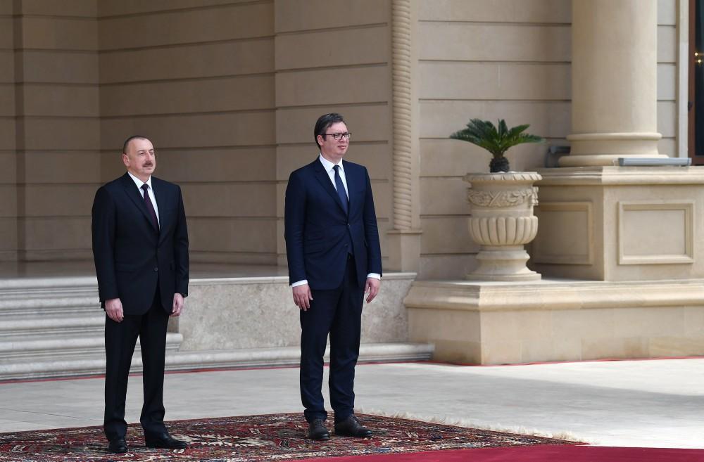 Prezident İlham Əliyev Serbiya Prezidenti Aleksandr Vuçiçi qarşılayıb (FOTO)