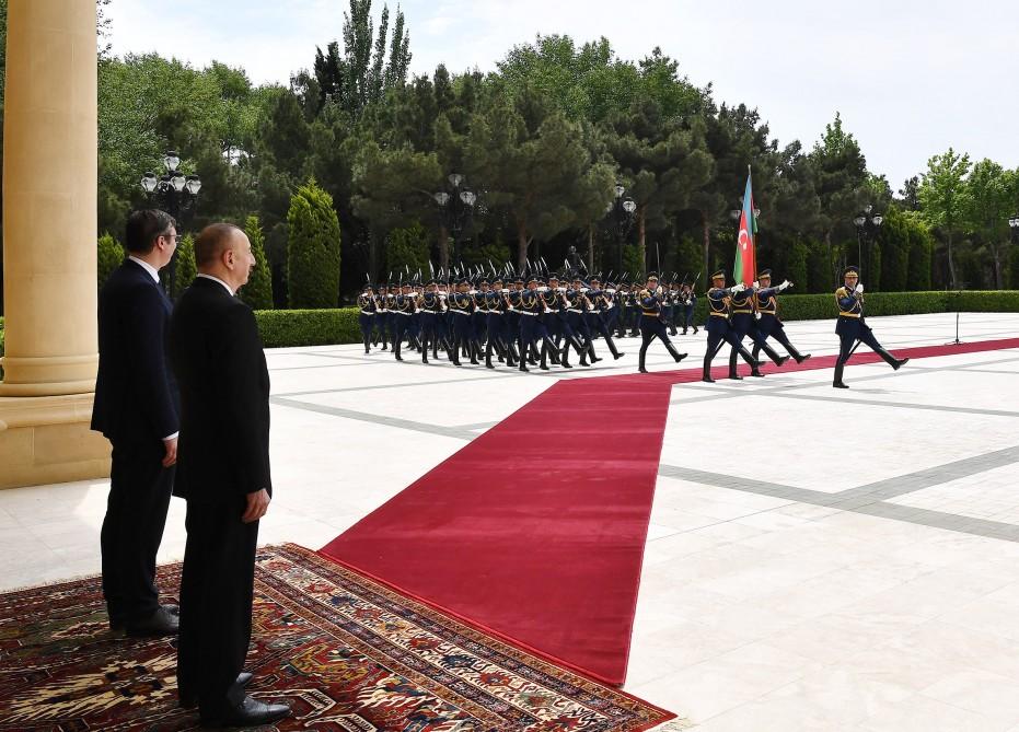 Prezident İlham Əliyev Serbiya Prezidenti Aleksandr Vuçiçi qarşılayıb (FOTO)