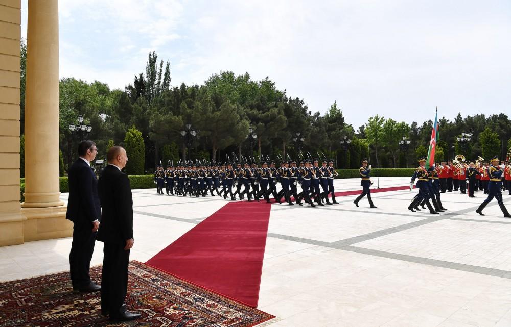 Prezident İlham Əliyev Serbiya Prezidenti Aleksandr Vuçiçi qarşılayıb (FOTO)