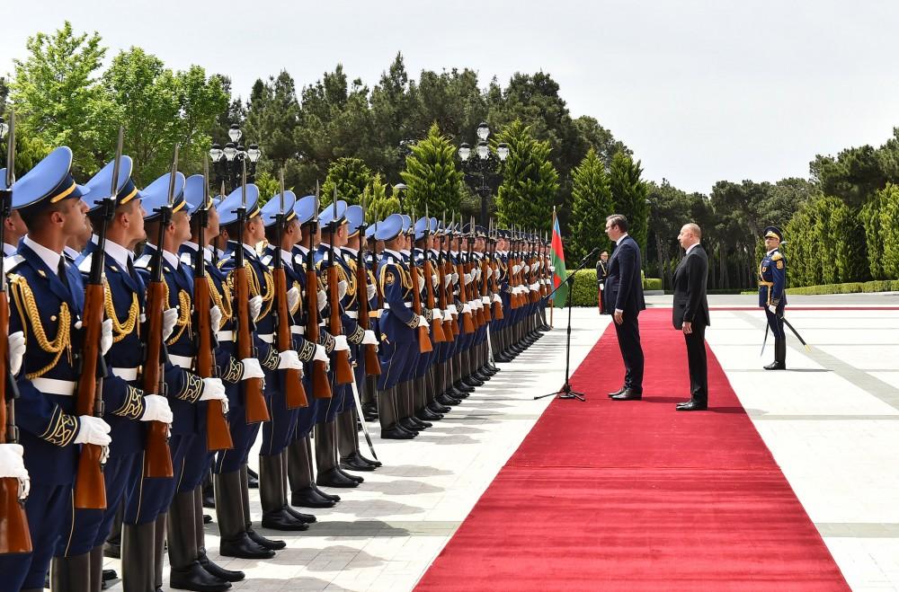 Prezident İlham Əliyev Serbiya Prezidenti Aleksandr Vuçiçi qarşılayıb (FOTO)