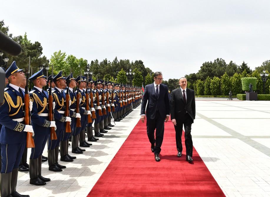 Prezident İlham Əliyev Serbiya Prezidenti Aleksandr Vuçiçi qarşılayıb (FOTO)