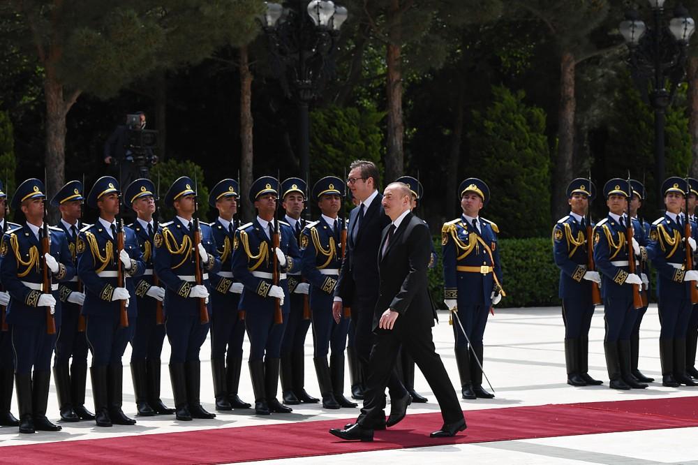 Prezident İlham Əliyev Serbiya Prezidenti Aleksandr Vuçiçi qarşılayıb (FOTO)
