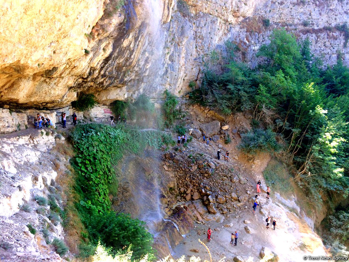 Bənzərsiz Afurca şəlaləsi (FOTO)