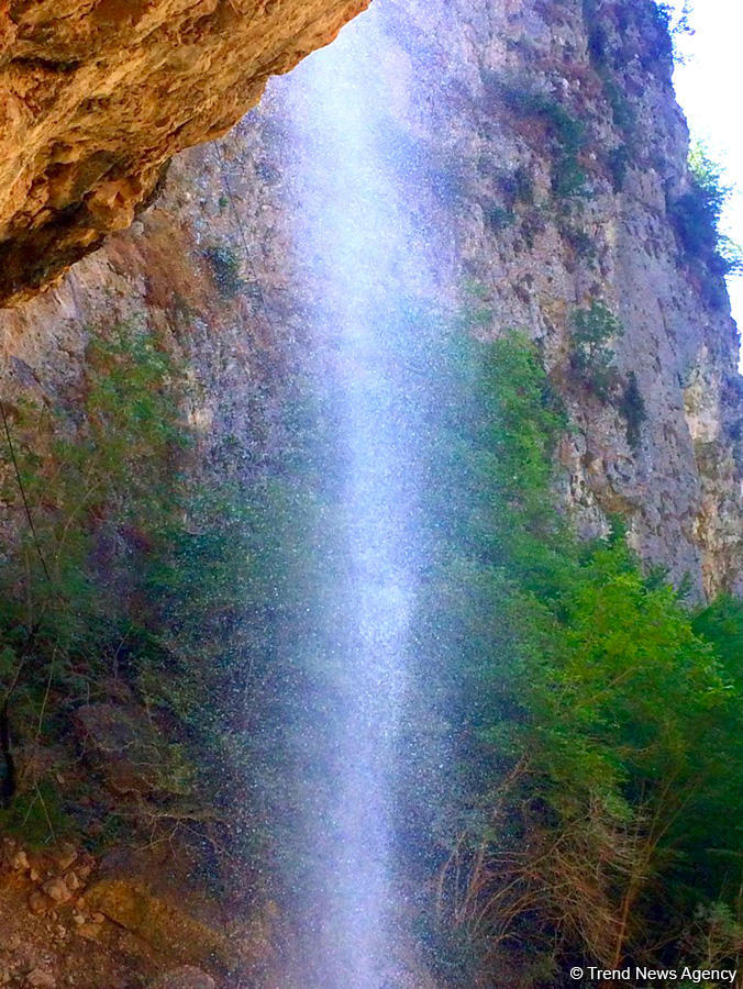 Bənzərsiz Afurca şəlaləsi (FOTO)