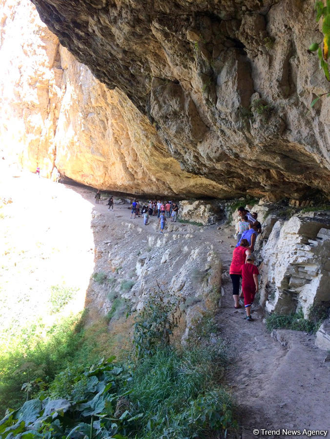 Bənzərsiz Afurca şəlaləsi (FOTO)
