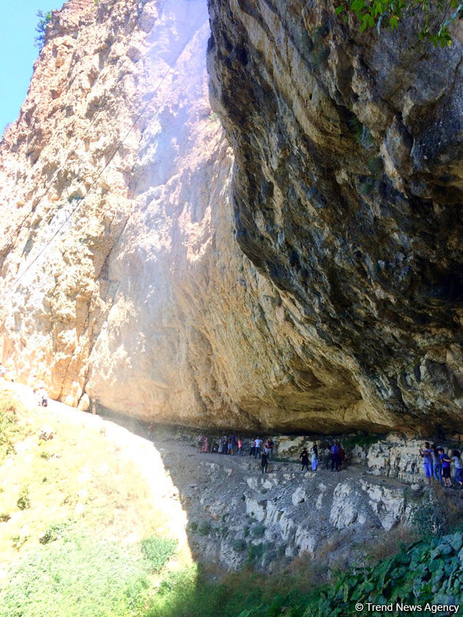 Bənzərsiz Afurca şəlaləsi (FOTO)
