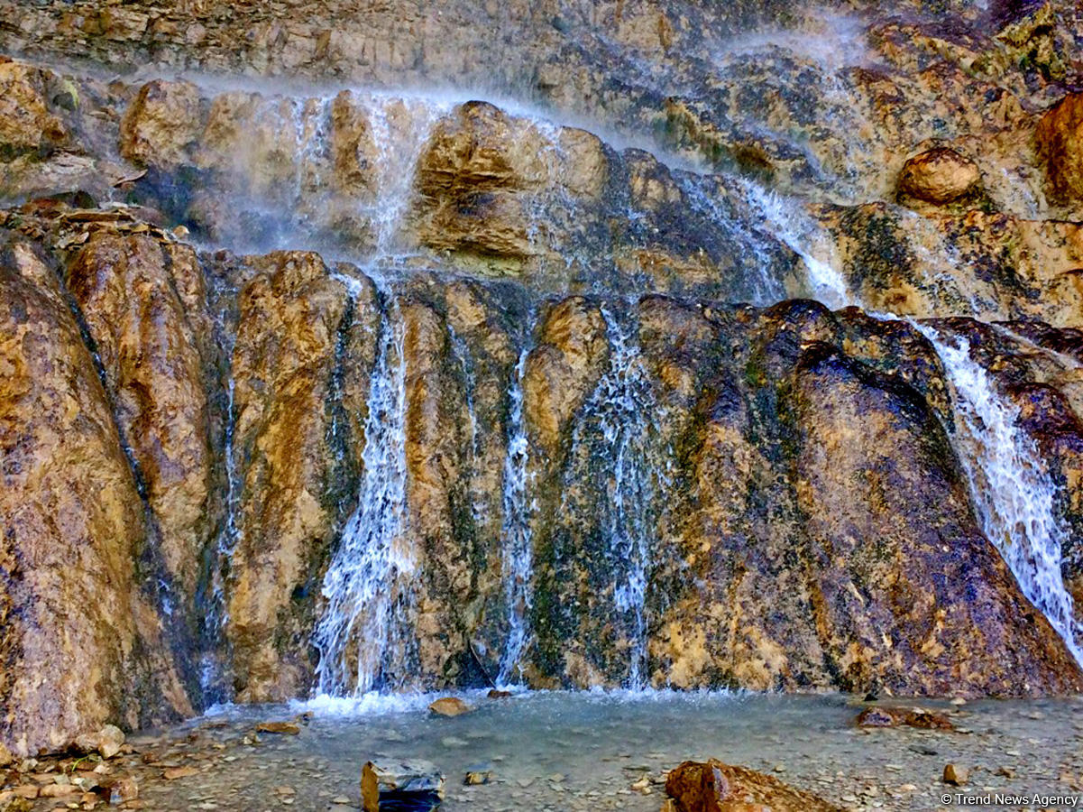 Bənzərsiz Afurca şəlaləsi (FOTO)