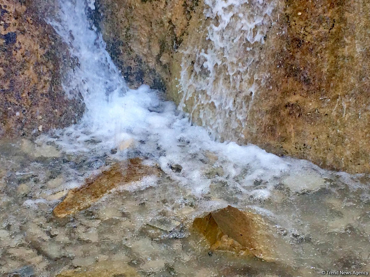 Bənzərsiz Afurca şəlaləsi (FOTO)