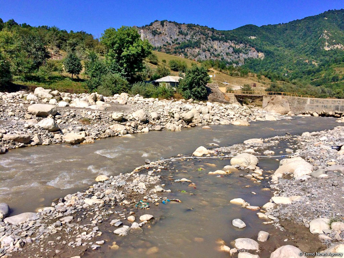 Bənzərsiz Afurca şəlaləsi (FOTO)