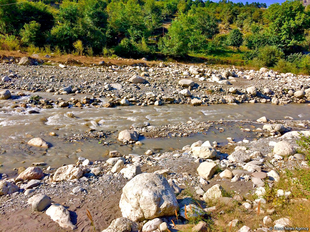 Bənzərsiz Afurca şəlaləsi (FOTO)