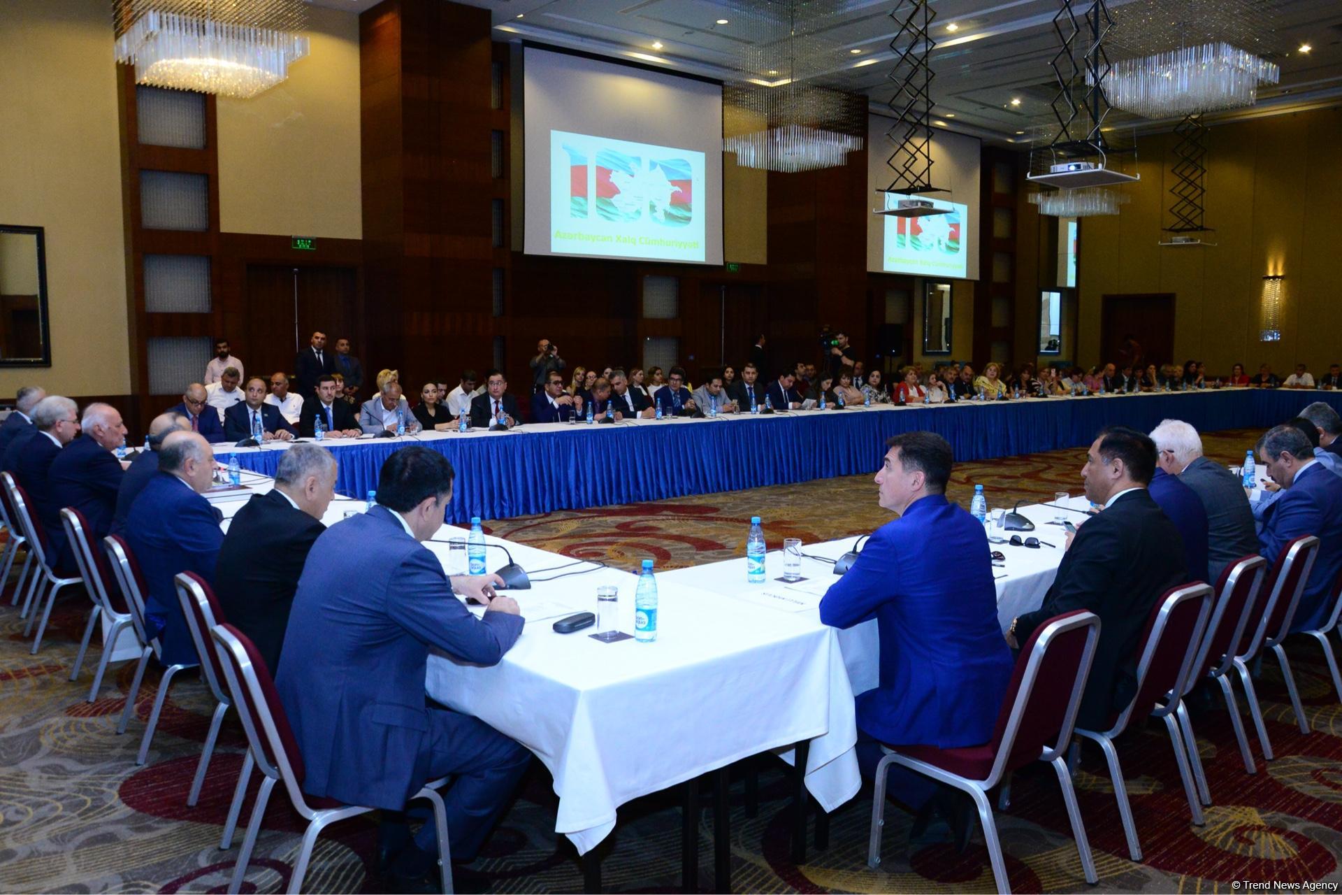 “Müsəlman Şərqində ilk demokratik respublika” adlı elmi-praktik konfransı keçirilib (FOTO)
