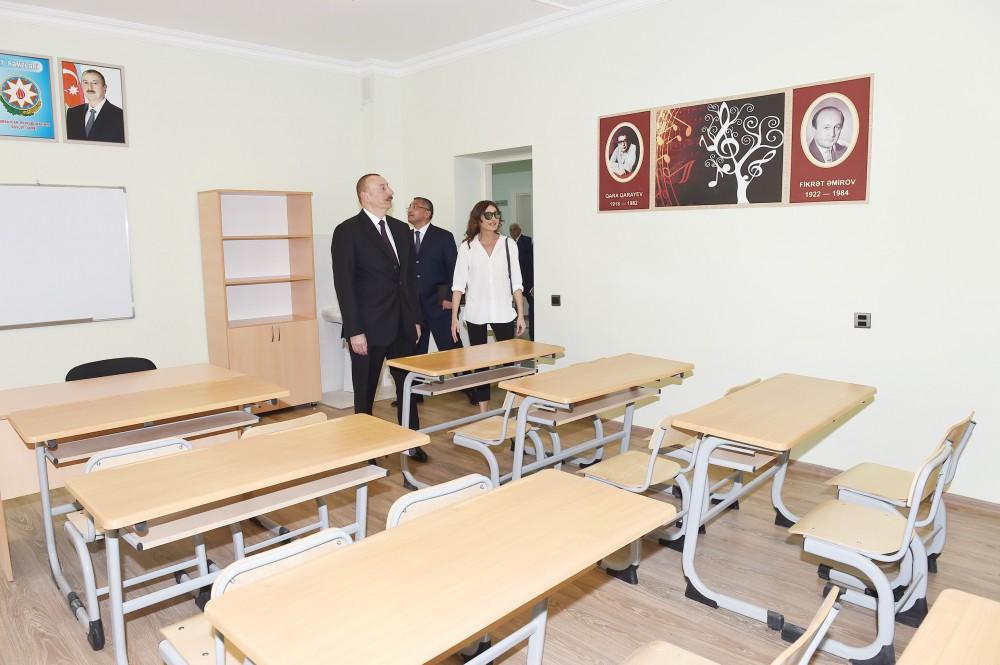 Prezident İlham Əliyev və birinci xanım Mehriban Əliyeva məcburi köçkünlər üçün salınmış “Qobu Park” yaşayış kompleksinin açılışında iştirak ediblər (YENİLƏNİB-2) (FOTO)