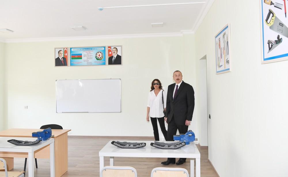 Prezident İlham Əliyev və birinci xanım Mehriban Əliyeva məcburi köçkünlər üçün salınmış “Qobu Park” yaşayış kompleksinin açılışında iştirak ediblər (YENİLƏNİB-2) (FOTO)