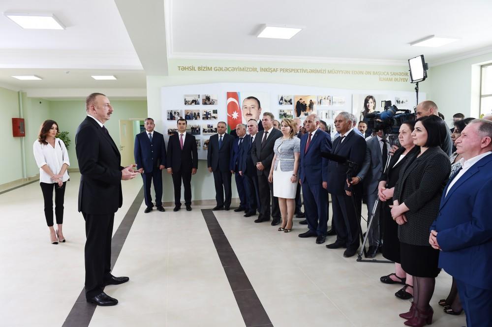 Prezident İlham Əliyev və birinci xanım Mehriban Əliyeva məcburi köçkünlər üçün salınmış “Qobu Park” yaşayış kompleksinin açılışında iştirak ediblər (YENİLƏNİB-2) (FOTO)