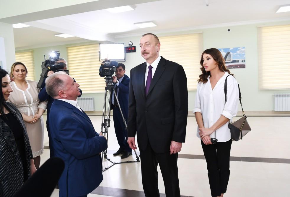 Prezident İlham Əliyev və birinci xanım Mehriban Əliyeva məcburi köçkünlər üçün salınmış “Qobu Park” yaşayış kompleksinin açılışında iştirak ediblər (YENİLƏNİB-2) (FOTO)