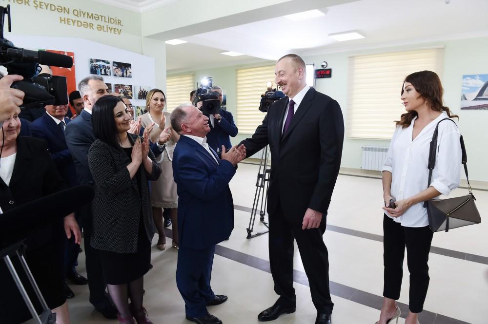 Prezident İlham Əliyev və birinci xanım Mehriban Əliyeva məcburi köçkünlər üçün salınmış “Qobu Park” yaşayış kompleksinin açılışında iştirak ediblər (YENİLƏNİB-2) (FOTO)