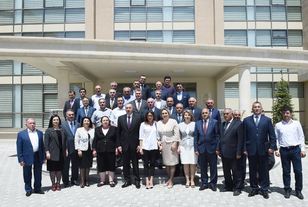 Prezident İlham Əliyev və birinci xanım Mehriban Əliyeva məcburi köçkünlər üçün salınmış “Qobu Park” yaşayış kompleksinin açılışında iştirak ediblər (YENİLƏNİB-2) (FOTO)
