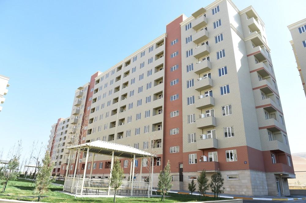 Prezident İlham Əliyev və birinci xanım Mehriban Əliyeva məcburi köçkünlər üçün salınmış “Qobu Park” yaşayış kompleksinin açılışında iştirak ediblər (YENİLƏNİB-2) (FOTO)