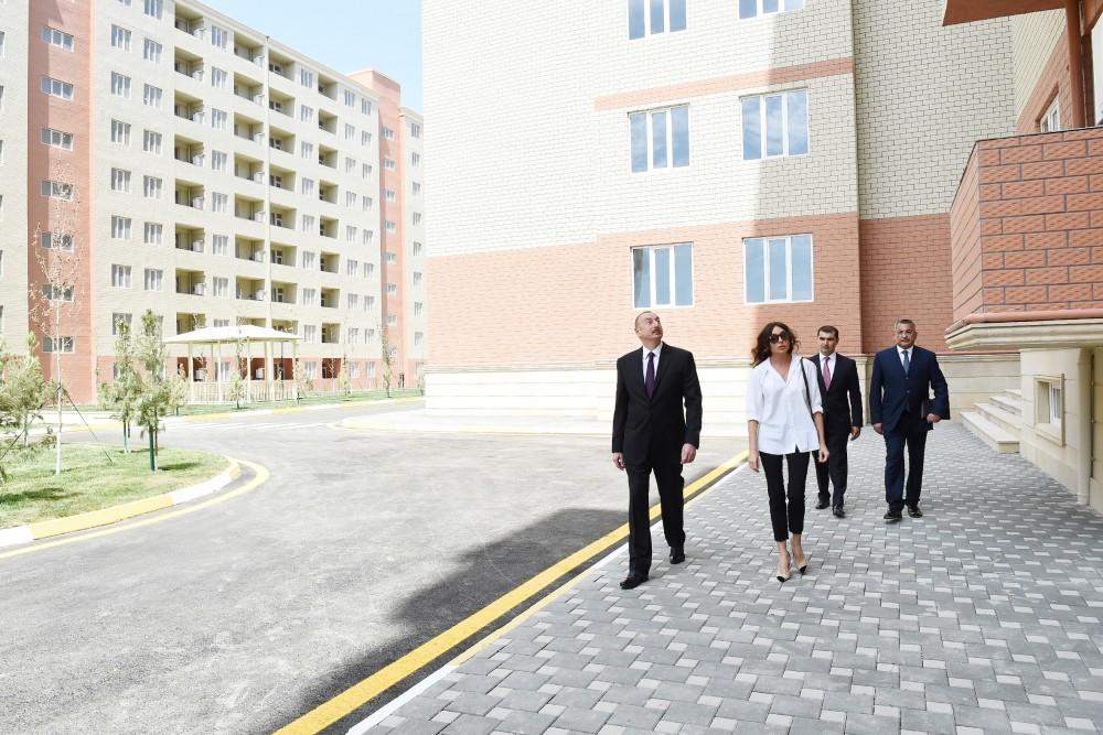 Prezident İlham Əliyev və birinci xanım Mehriban Əliyeva məcburi köçkünlər üçün salınmış “Qobu Park” yaşayış kompleksinin açılışında iştirak ediblər (YENİLƏNİB-2) (FOTO)